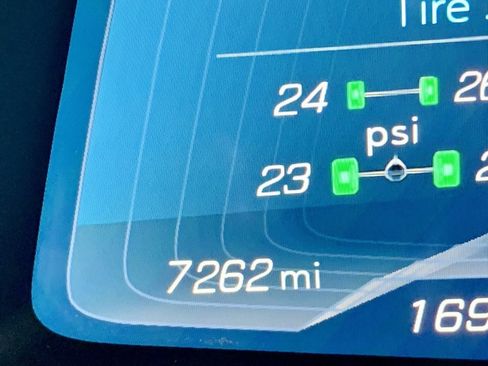 Used 2023 Chevrolet Corvette Stingray w/ Z51 Performance Package image 24