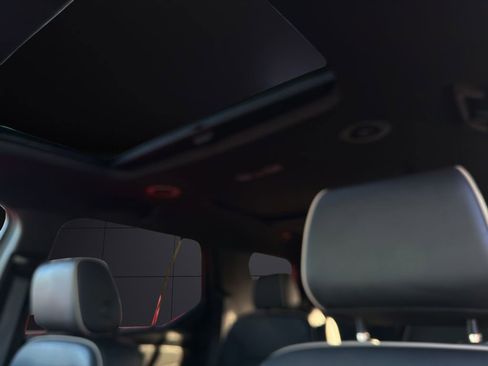 Used 2023 Chevrolet Traverse Premier image 20