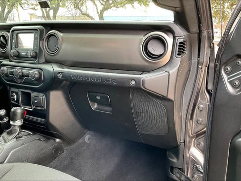 Used 2019 Jeep Wrangler Unlimited Sport image 32