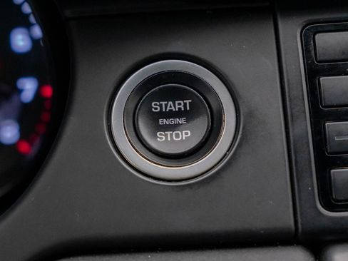 Used 2019 Land Rover Discovery Sport image 23