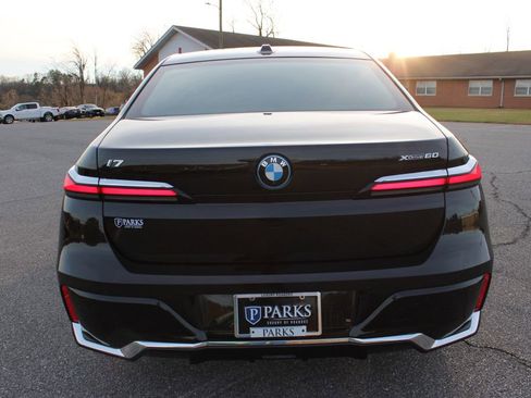 Used 2024 BMW i7 xDrive60 image 8