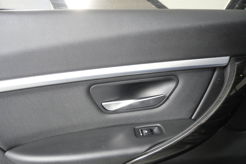 Used 2018 BMW 330i Sedan w/ Convenience Package RWD image 14
