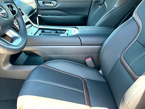 New 2026 Nissan Armada SL w/ Captain's Chari Seat Package AWD/4WD image 10