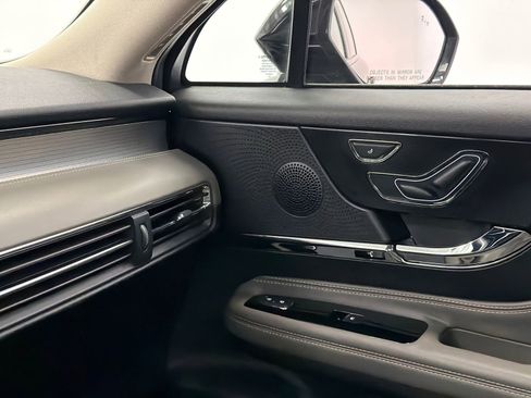 Certified 2025 Lincoln Corsair AWD w/ Equipment Group 101A image 31