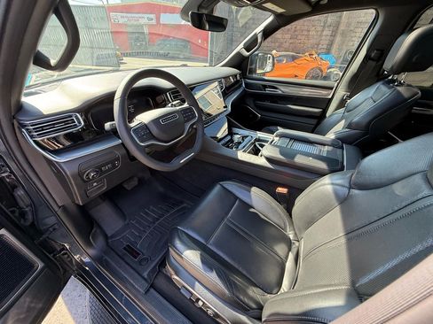Used 2022 Jeep Wagoneer Series I AWD/4WD image 7