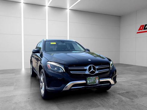Used 2017 Mercedes-Benz GLC 300 4MATIC image 2