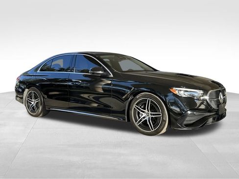 Used 2025 Mercedes-Benz E 350 4MATIC Sedan image 3