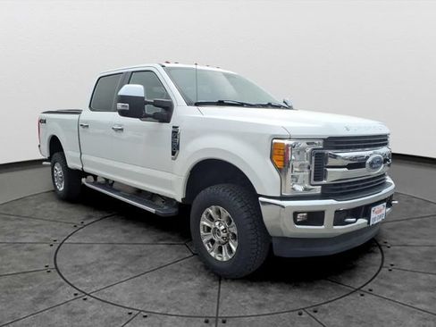 Used 2017 Ford F250 XLT w/ XLT Premium Package AWD/4WD image 3