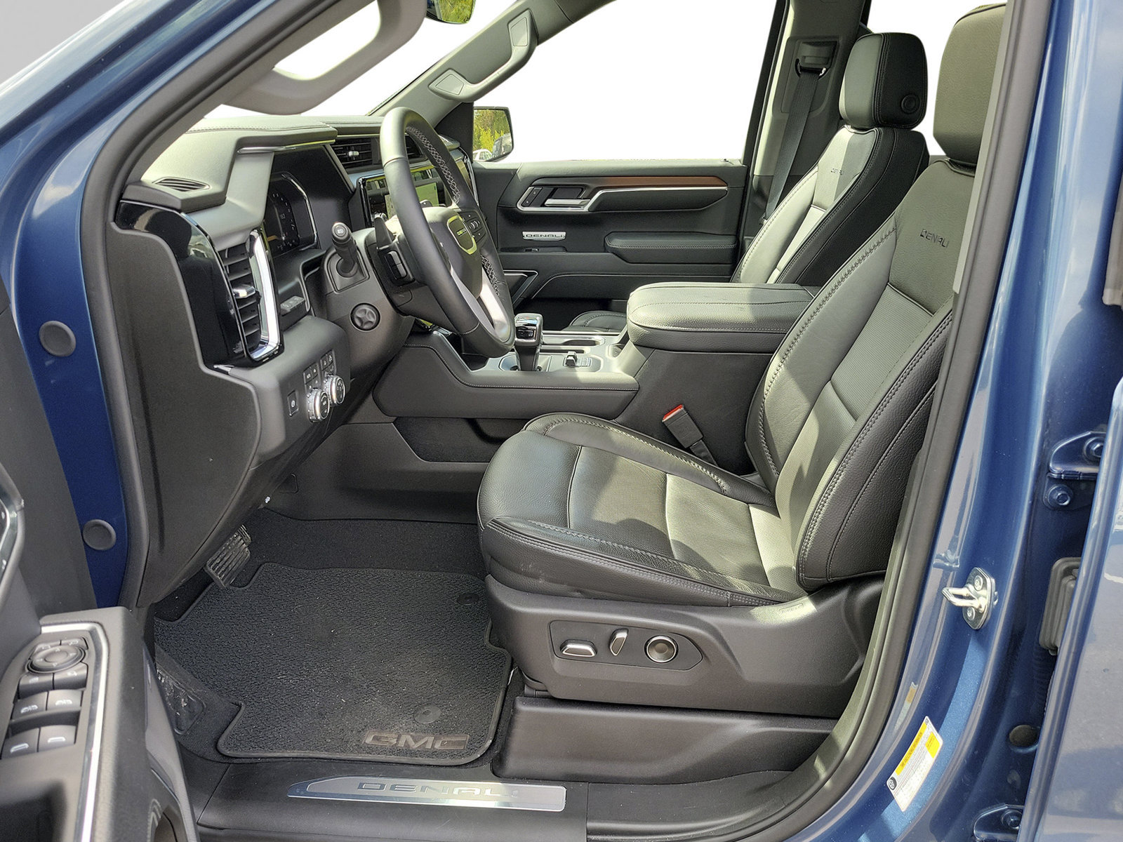 Used 2026 GMC Sierra 1500 Denali w/ Denali Reserve Package AWD/4WD image 25