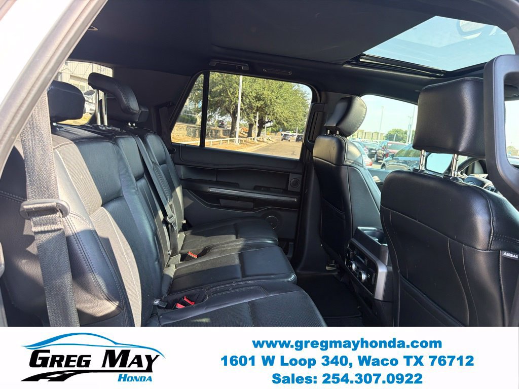 Used 2018 Ford Expedition XLT w/ Equipment Group 202A AWD/4WD image 30