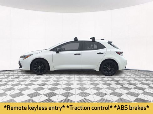Used 2022 Toyota Corolla SE image 2