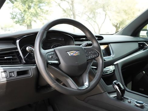 Used 2023 Cadillac XT6 Luxury image 17