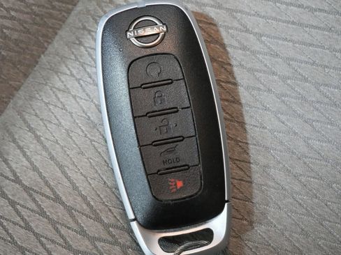 Used 2025 Nissan Rogue SV image 28