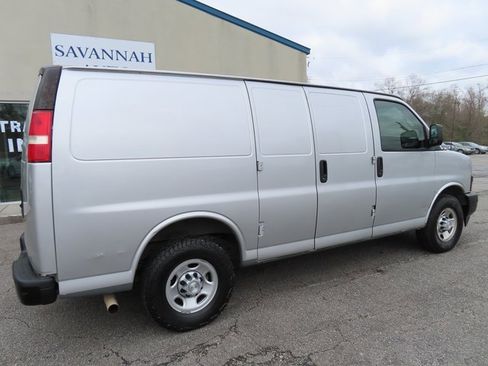 Used 2018 Chevrolet Express 2500 w/ Driver Convenience Package image 4