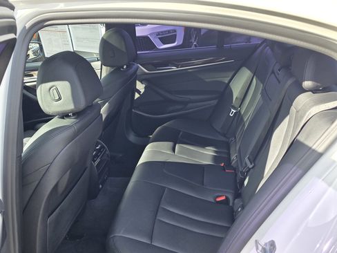 Used 2020 BMW 530e w/ Convenience Package image 18