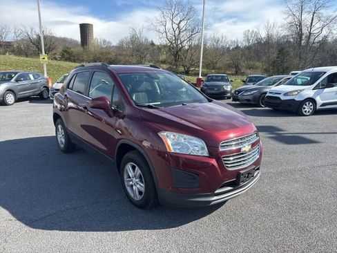 Used 2016 Chevrolet Trax LT w/ LT Sun and Sound Package image 2