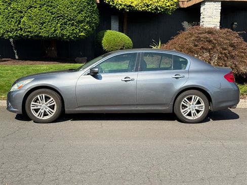 Used 2013 INFINITI G37 x w/ Premium Pkg image 2