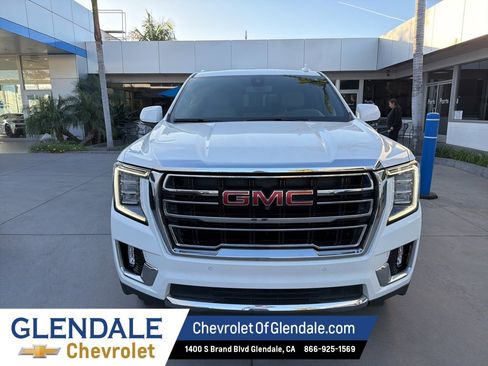 Used 2022 GMC Yukon SLT w/ SLT Premium Package image 2