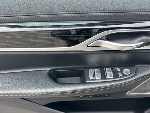 Used 2022 BMW 740i w/ M Sport Package RWD image 10