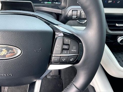 Certified 2025 Ford Explorer Platinum w/ Ultimate Package image 14