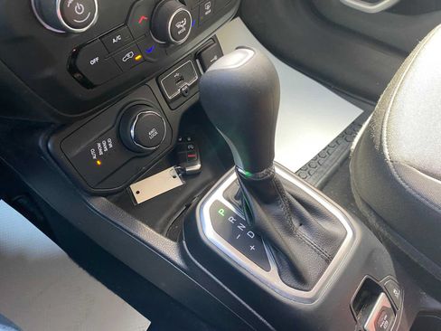 Used 2019 Jeep Renegade Latitude w/ Cold Weather Group AWD/4WD image 22