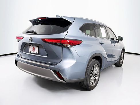 Certified 2021 Toyota Highlander Platinum FWD image 10