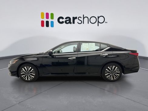 Used 2024 Nissan Altima 2.5 SV FWD image 2