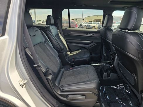 New 2025 Jeep Grand Cherokee L Altitude AWD/4WD image 14