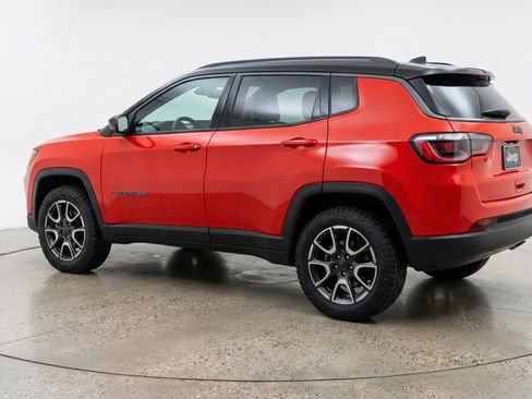 Used 2025 Jeep Compass Trailhawk AWD/4WD image 6