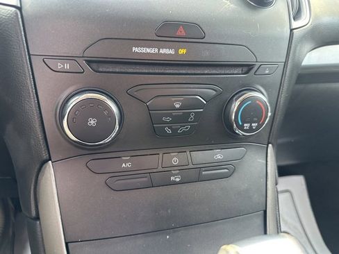 Used 2018 Ford Edge SE image 38