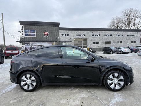 Used 2021 Tesla Model Y Long Range image 7