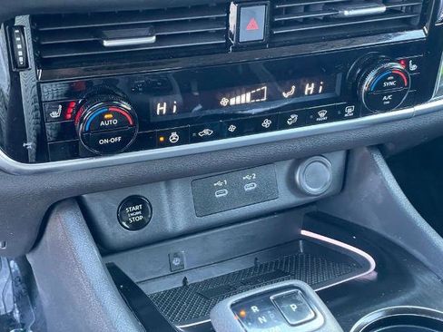 Certified 2025 Nissan Rogue SL image 22