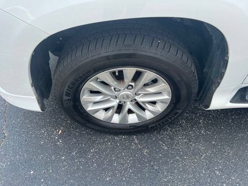 Used 2017 Lexus GX 460 Premium w/ Premium Package AWD/4WD image 7