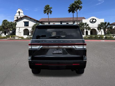 Used 2023 Lincoln Navigator Reserve AWD/4WD image 3