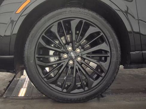 Used 2025 Lincoln Corsair AWD w/ Equipment Group 101A image 8