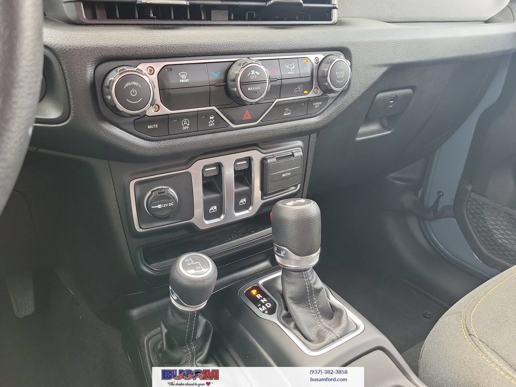 Used 2025 Jeep Wrangler Sport AWD/4WD image 24