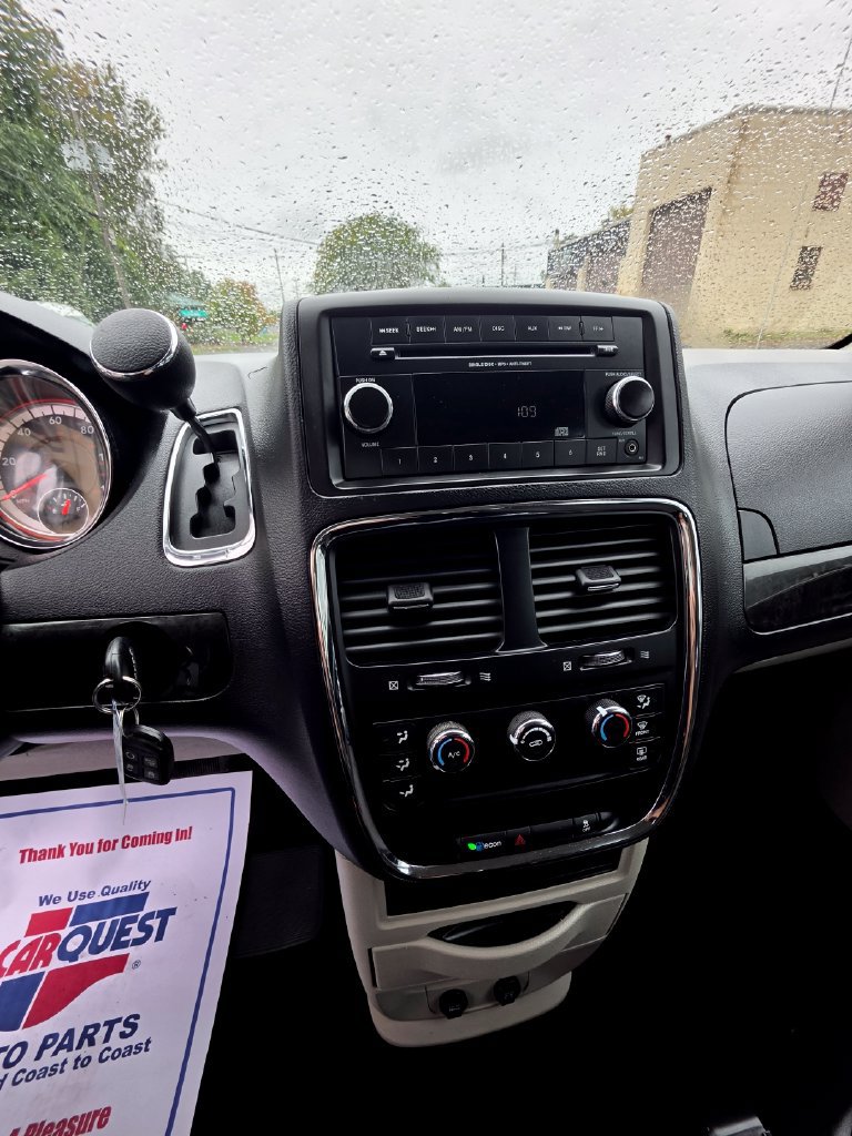 Used 2014 Dodge Grand Caravan American Value Package FWD image 17