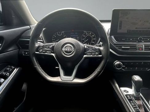Used 2024 Nissan Altima 2.5 SR w/ SR Premium Package FWD image 8
