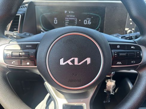 Used 2025 Kia Sportage LX FWD image 25