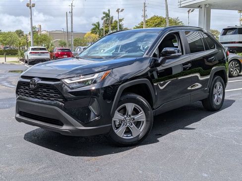 Used 2025 Toyota RAV4 XLE image 1