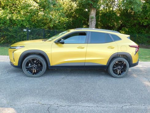 Certified 2024 Chevrolet Trax ACTIV w/ Sunroof Package FWD image 2