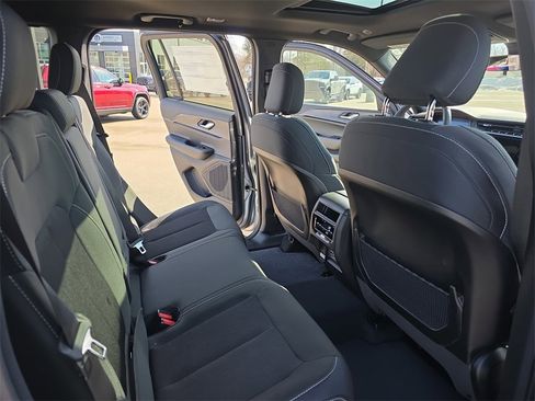 New 2026 Jeep Grand Cherokee Laredo X image 11