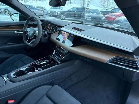 Used 2023 Audi e-tron GT Premium Plus image 33