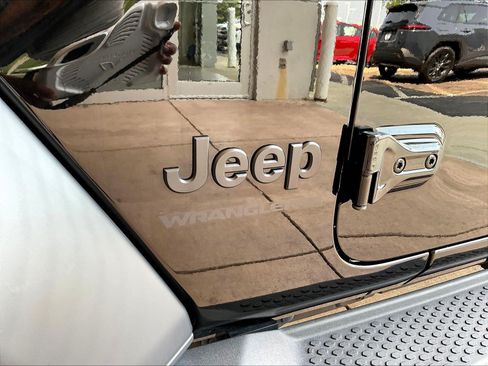 Used 2024 Jeep Wrangler Unlimited Sport AWD/4WD image 24