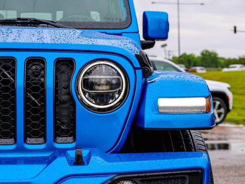Used 2022 Jeep Gladiator Overland AWD/4WD image 5