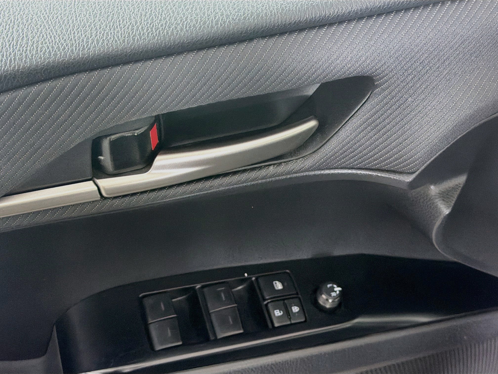 Used 2025 Toyota Camry SE FWD image 15