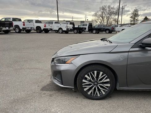 Used 2024 Nissan Altima 2.5 SV image 4