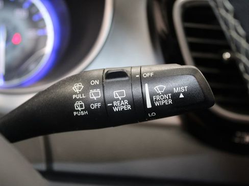 Used 2018 Chrysler Pacifica Touring-L w/ Premium Audio Group FWD image 27