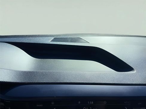 Used 2022 Volkswagen Taos SE w/ Panoramic Sunroof Package image 28