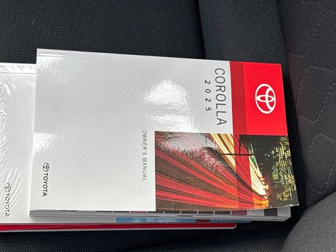 Used 2025 Toyota Corolla LE image 9